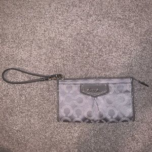 🛑Ashley Dotted Op Art Zippy Wallet !